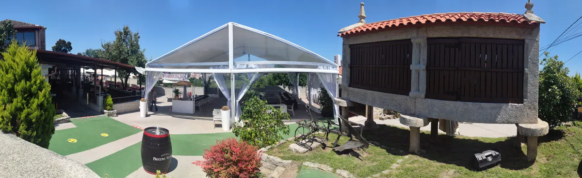 Hórreo, terraza y jardín de O Largo da Costa en Vigo